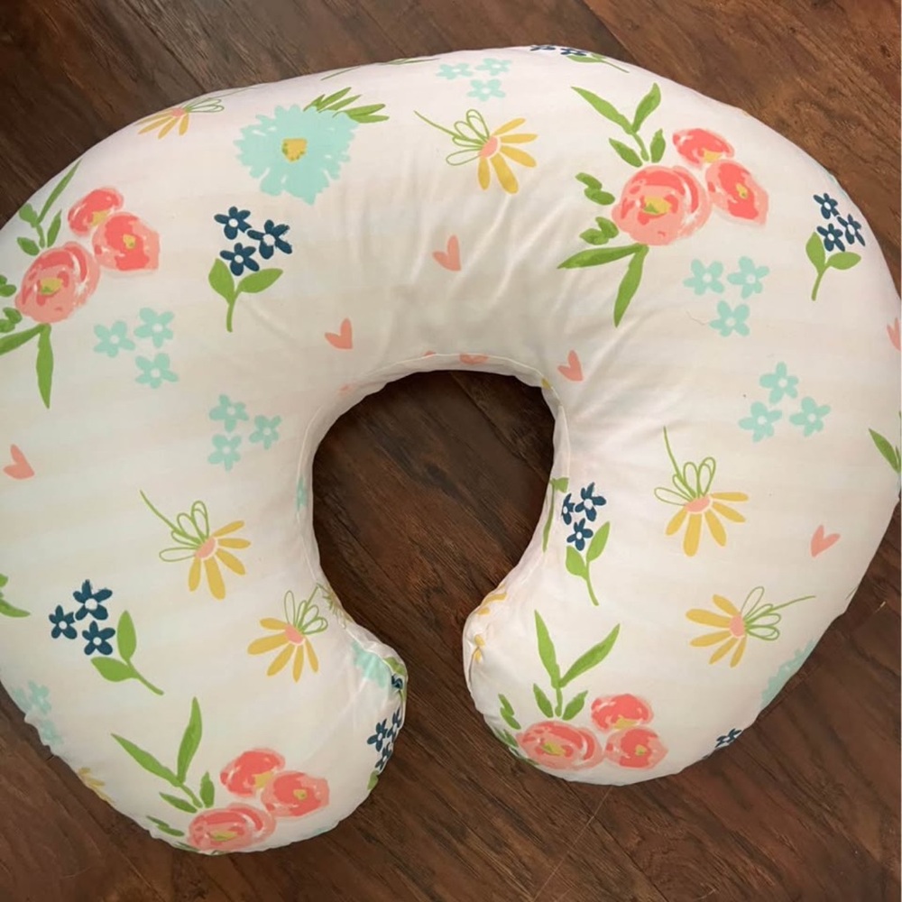 SOLD ‼️Floral Nursing Pillow